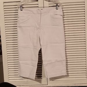 Studio 10 white capris